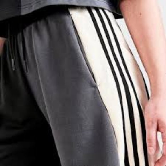 Brand New Adidas Originals 'summer rave' colourblock boyfriend shorts in black - Picture 16 of 16